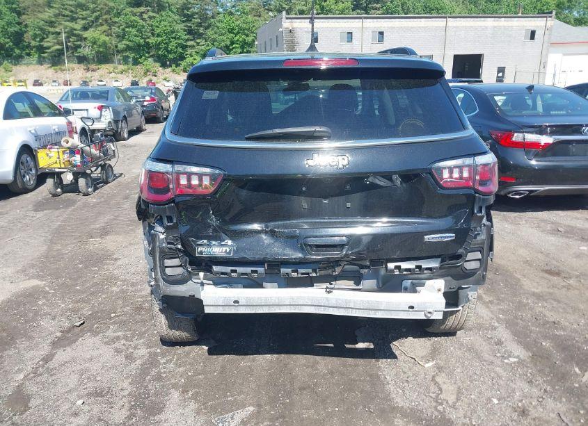 Photo 17 of 2019 Jeep Compass LATITUDE 4X4 (VIN 3C4NJDBB4KT840331)