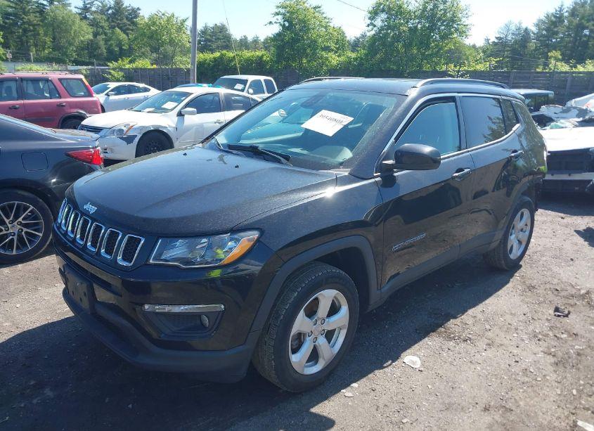 Photo 2 of 2019 Jeep Compass LATITUDE 4X4 (VIN 3C4NJDBB4KT840331)
