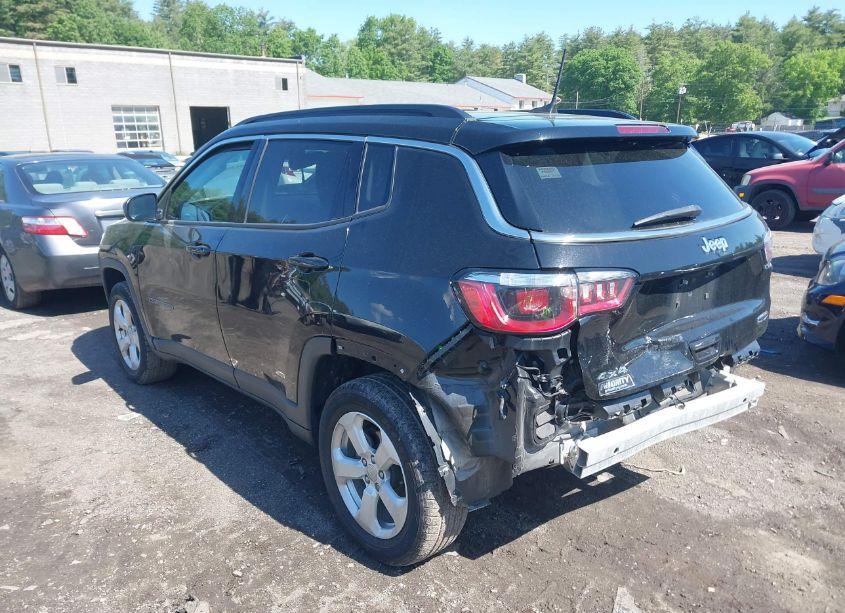 Photo 3 of 2019 Jeep Compass LATITUDE 4X4 (VIN 3C4NJDBB4KT840331)