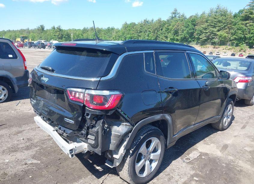 Photo 4 of 2019 Jeep Compass LATITUDE 4X4 (VIN 3C4NJDBB4KT840331)