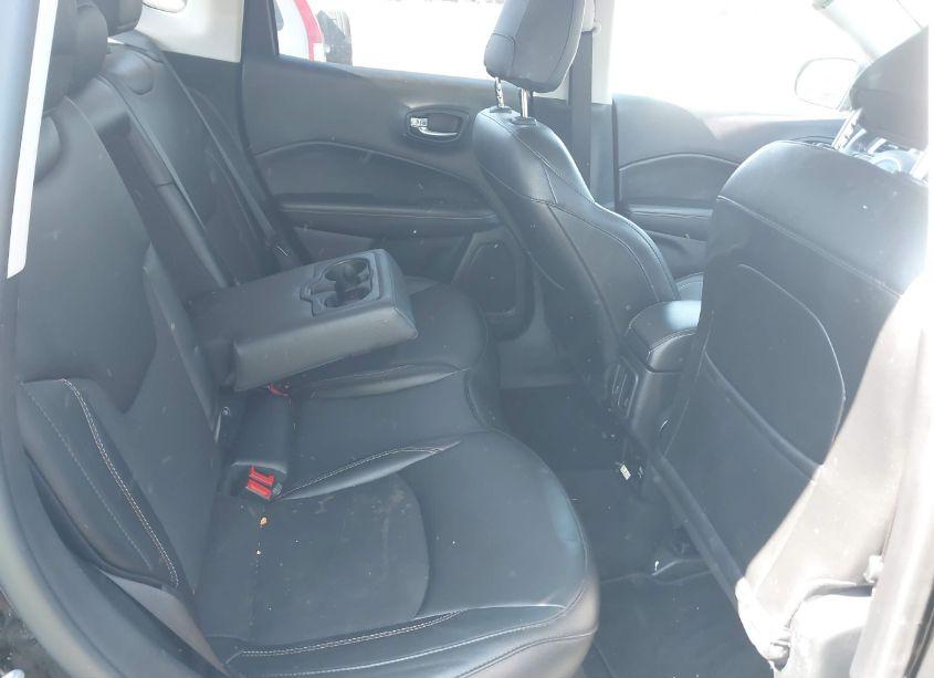 Photo 8 of 2019 Jeep Compass LATITUDE 4X4 (VIN 3C4NJDBB4KT840331)