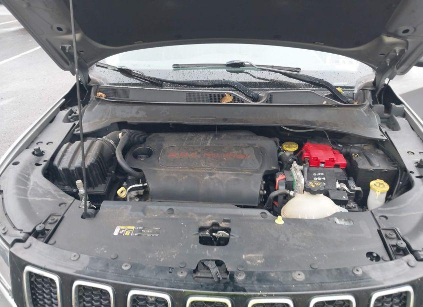 Photo 10 of 2019 Jeep Compass LATITUDE 4X4 (VIN 3C4NJDBB4KT847067)