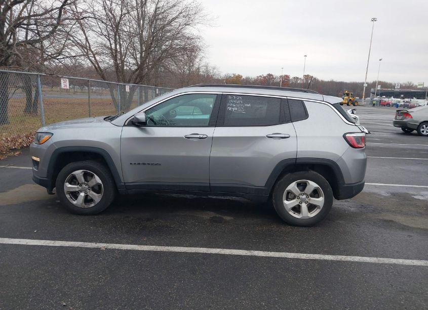 Photo 14 of 2019 Jeep Compass LATITUDE 4X4 (VIN 3C4NJDBB4KT847067)