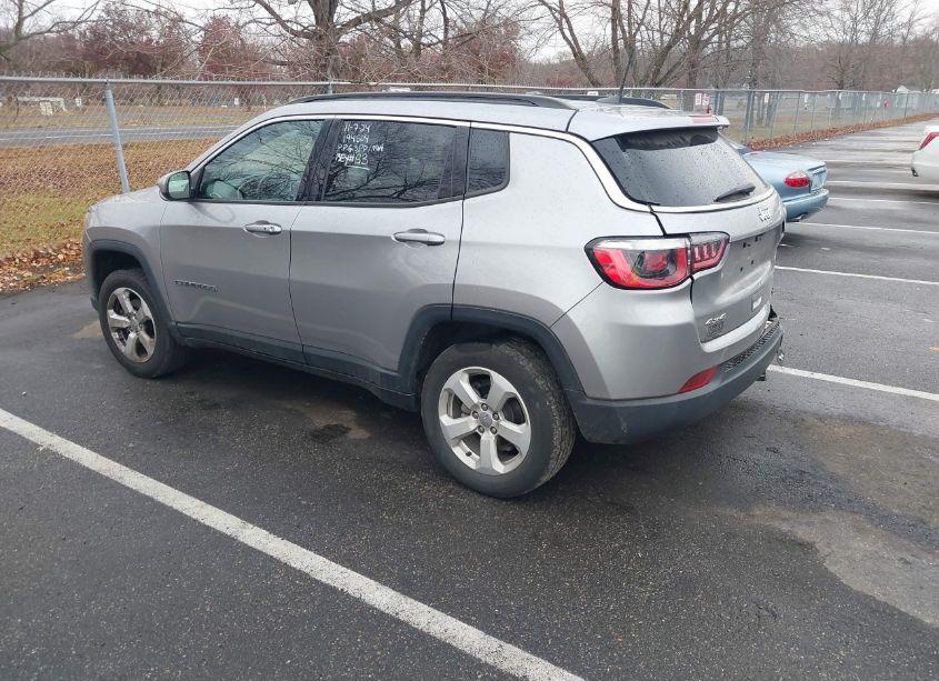 Photo 3 of 2019 Jeep Compass LATITUDE 4X4 (VIN 3C4NJDBB4KT847067)