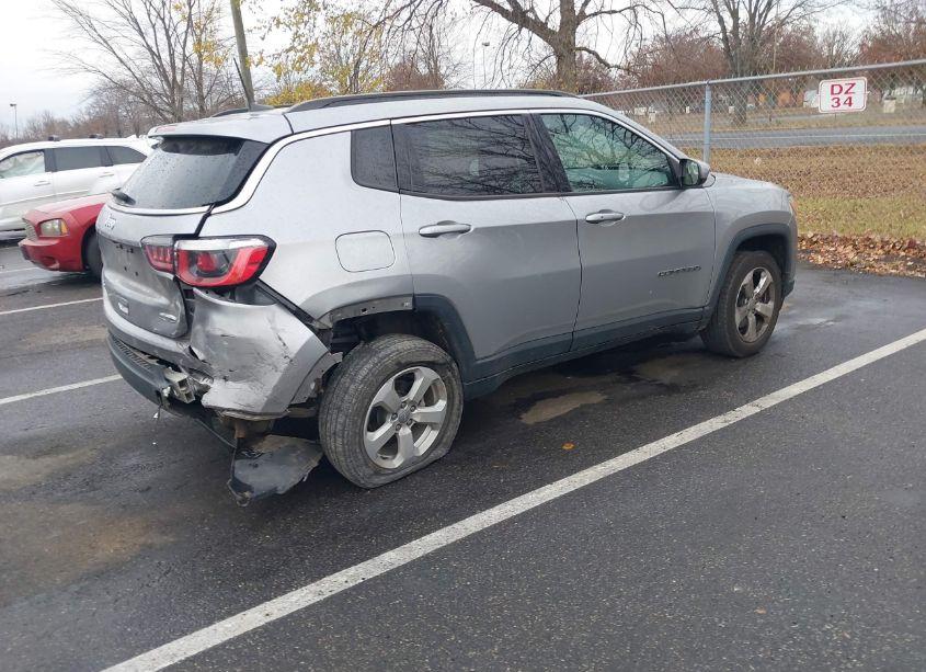 Photo 4 of 2019 Jeep Compass LATITUDE 4X4 (VIN 3C4NJDBB4KT847067)