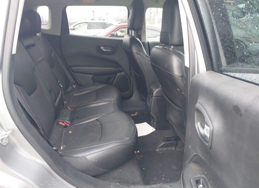 Photo 8 of 2019 Jeep Compass LATITUDE 4X4 (VIN 3C4NJDBB4KT847067)