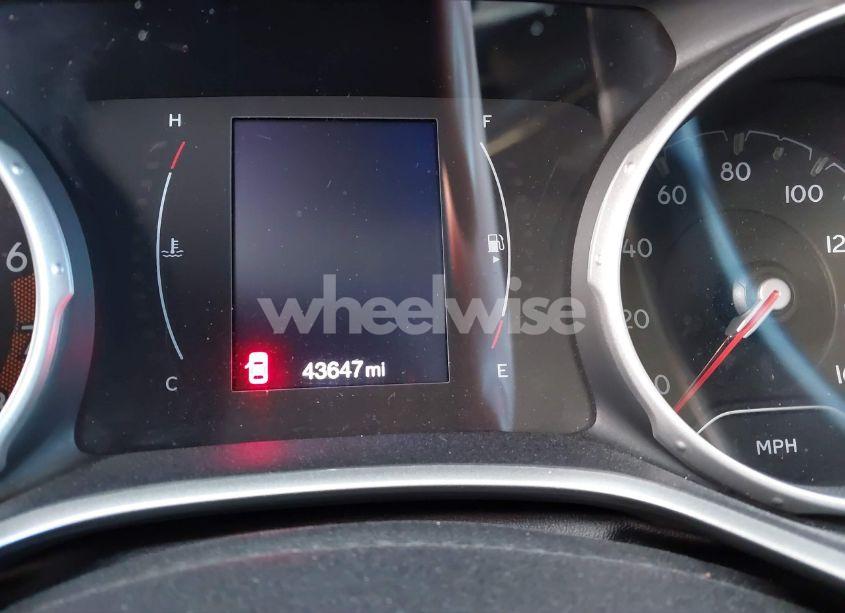 Photo 15 of 2020 Jeep Compass LATITUDE 4X4 (VIN 3C4NJDBB4LT116057)