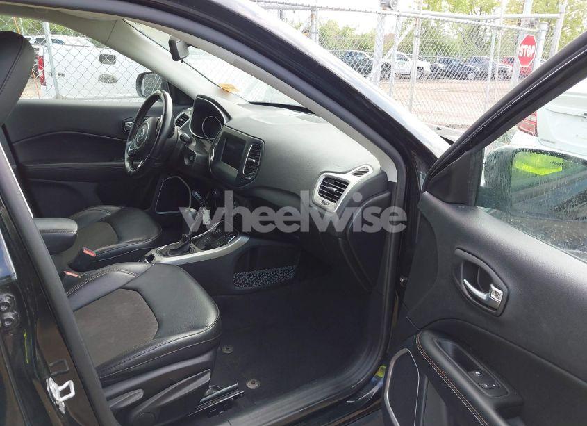 Photo 5 of 2020 Jeep Compass LATITUDE 4X4 (VIN 3C4NJDBB4LT167980)