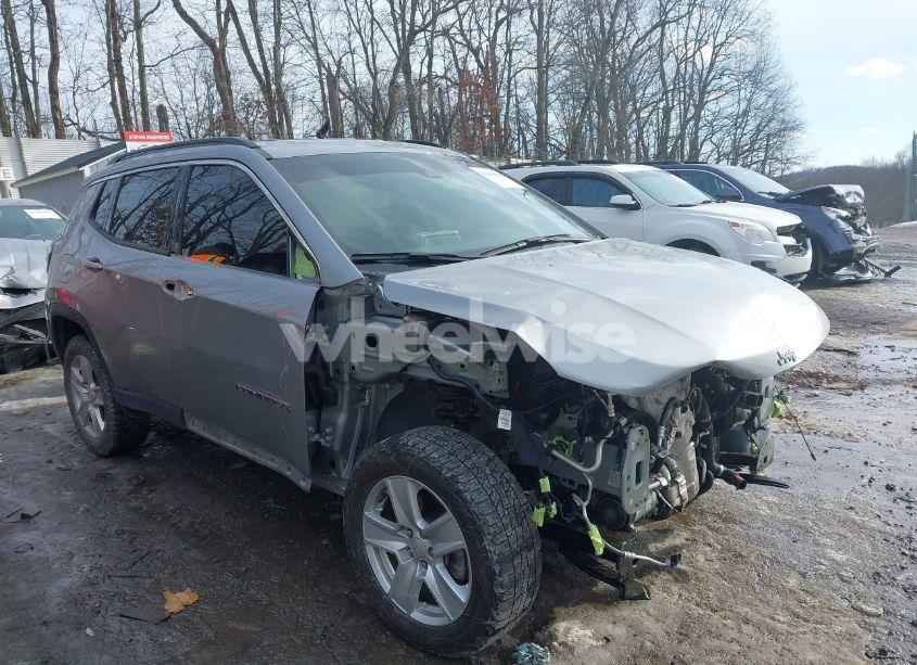 2022 Jeep Compass LATITUDE 4X4 (VIN 3C4NJDBB4NT131810) main photo