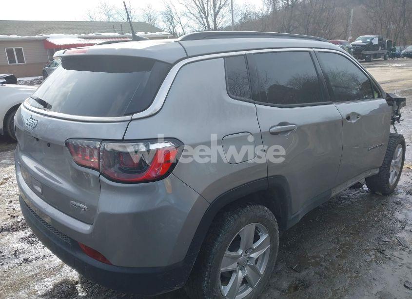 Photo 4 of 2022 Jeep Compass LATITUDE 4X4 (VIN 3C4NJDBB4NT131810)