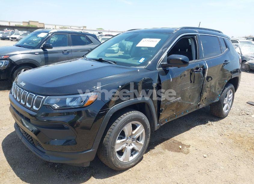 Photo 2 of 2022 Jeep Compass LATITUDE 4X4 (VIN 3C4NJDBB4NT216159)