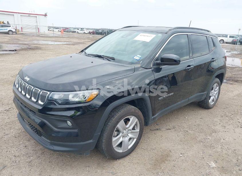 Photo 2 of 2022 Jeep Compass LATITUDE 4X4 (VIN 3C4NJDBB4NT230062)