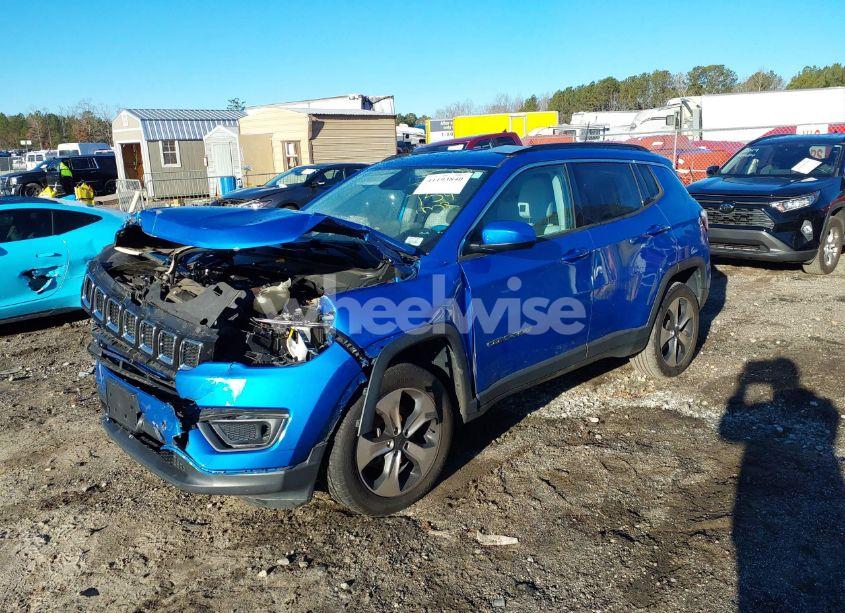 Photo 2 of 2018 Jeep Compass LATITUDE 4X4 (VIN 3C4NJDBB5JT144754)