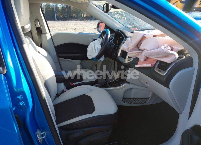 Photo 5 of 2018 Jeep Compass LATITUDE 4X4 (VIN 3C4NJDBB5JT144754)