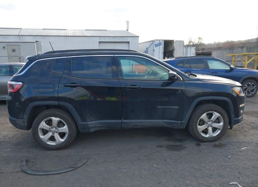 Photo 13 of 2018 Jeep Compass LATITUDE 4X4 (VIN 3C4NJDBB5JT231280)