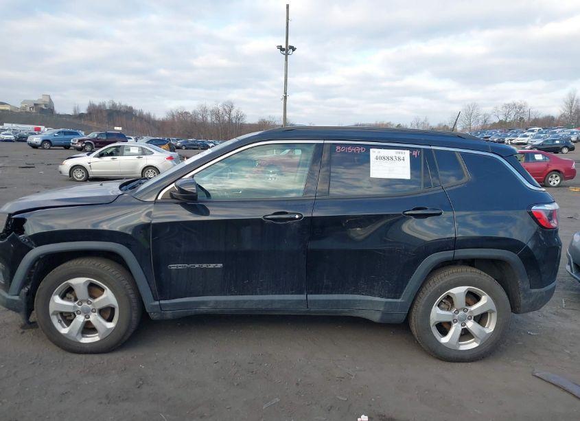 Photo 14 of 2018 Jeep Compass LATITUDE 4X4 (VIN 3C4NJDBB5JT231280)