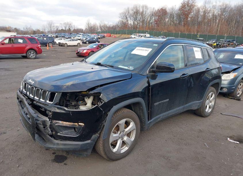 Photo 2 of 2018 Jeep Compass LATITUDE 4X4 (VIN 3C4NJDBB5JT231280)