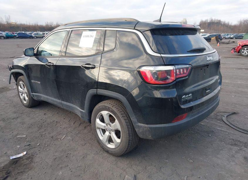 Photo 3 of 2018 Jeep Compass LATITUDE 4X4 (VIN 3C4NJDBB5JT231280)