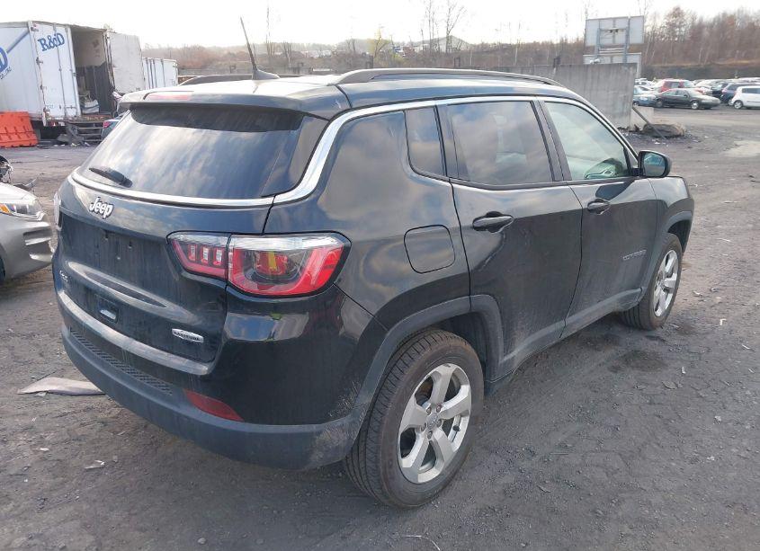 Photo 4 of 2018 Jeep Compass LATITUDE 4X4 (VIN 3C4NJDBB5JT231280)