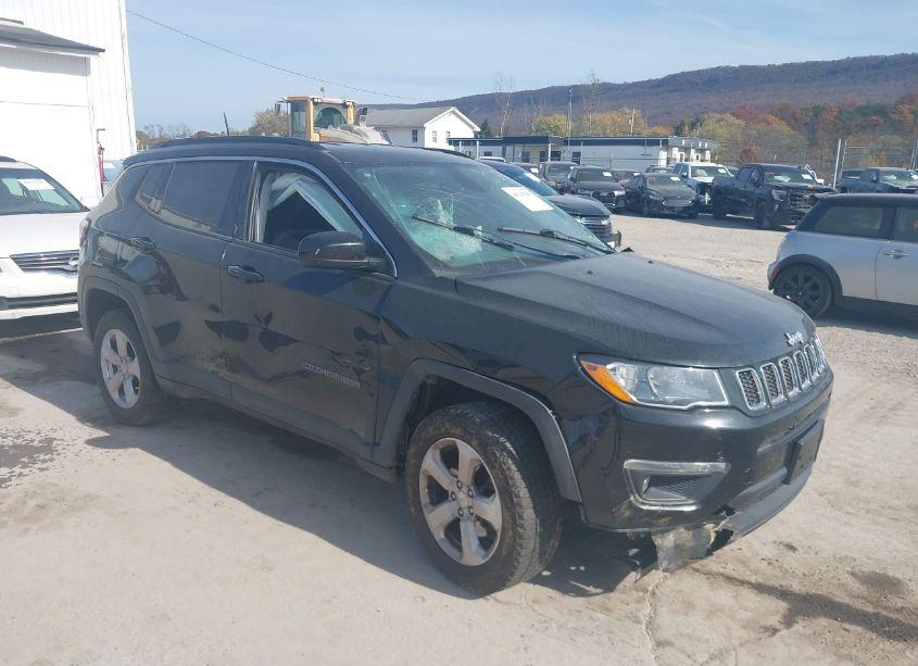 2018 Jeep Compass LATITUDE 4X4 (VIN 3C4NJDBB5JT254560) main photo
