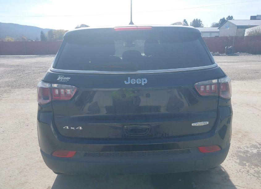 Photo 16 of 2018 Jeep Compass LATITUDE 4X4 (VIN 3C4NJDBB5JT254560)