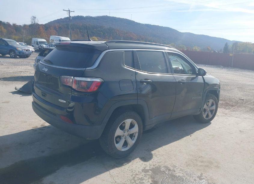 Photo 3 of 2018 Jeep Compass LATITUDE 4X4 (VIN 3C4NJDBB5JT254560)