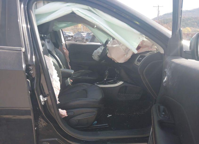 Photo 4 of 2018 Jeep Compass LATITUDE 4X4 (VIN 3C4NJDBB5JT254560)