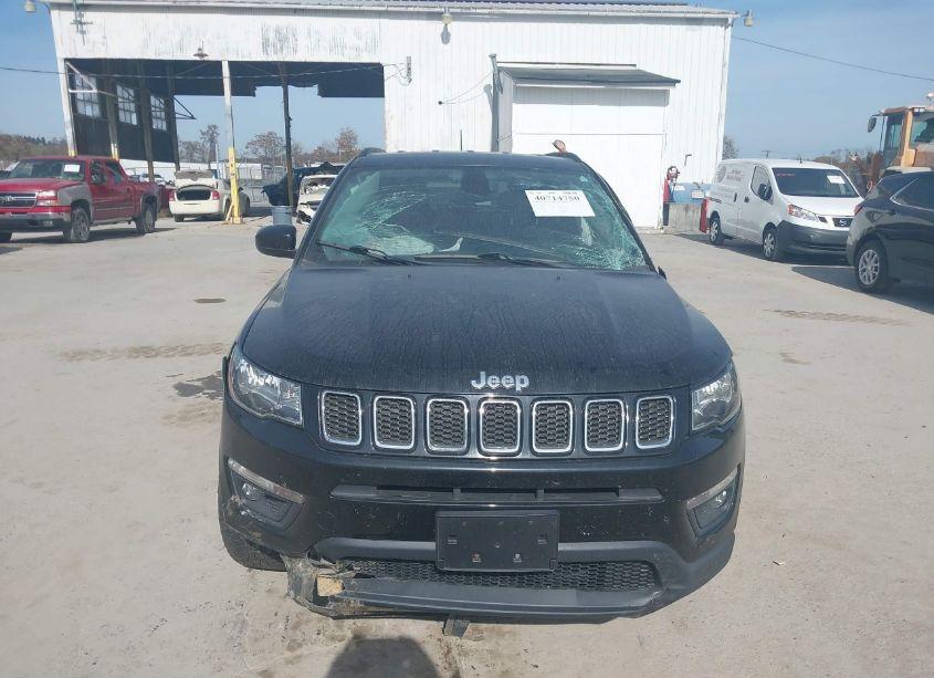 Photo 5 of 2018 Jeep Compass LATITUDE 4X4 (VIN 3C4NJDBB5JT254560)