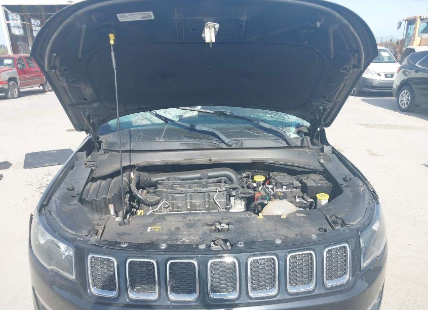 Photo 9 of 2018 Jeep Compass LATITUDE 4X4 (VIN 3C4NJDBB5JT254560)