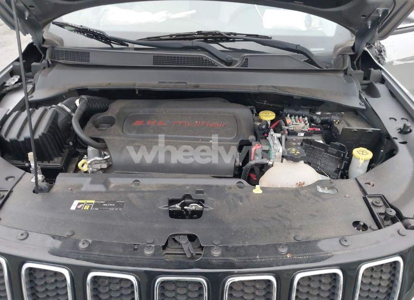 Photo 10 of 2018 Jeep Compass LATITUDE 4X4 (VIN 3C4NJDBB5JT259158)