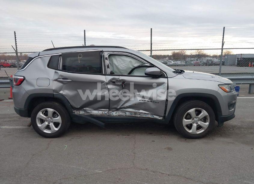 Photo 13 of 2018 Jeep Compass LATITUDE 4X4 (VIN 3C4NJDBB5JT259158)