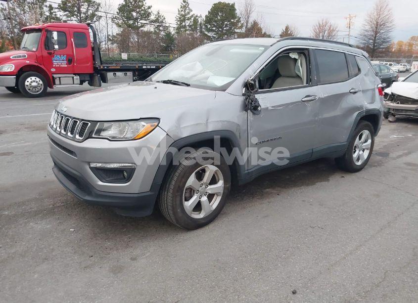 Photo 2 of 2018 Jeep Compass LATITUDE 4X4 (VIN 3C4NJDBB5JT259158)