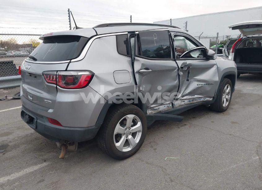Photo 4 of 2018 Jeep Compass LATITUDE 4X4 (VIN 3C4NJDBB5JT259158)