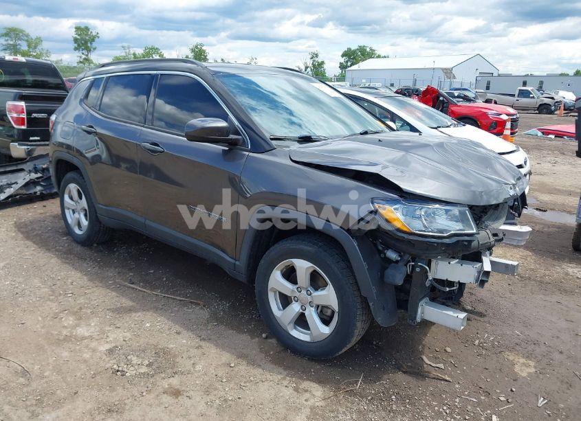 2018 Jeep Compass LATITUDE 4X4 (VIN 3C4NJDBB5JT355582) main photo