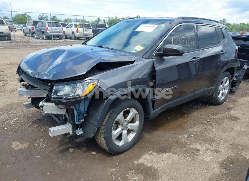 Photo 2 of 2018 Jeep Compass LATITUDE 4X4 (VIN 3C4NJDBB5JT355582)