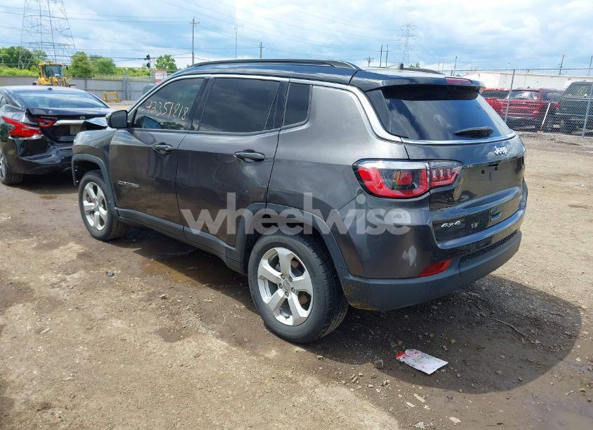 Photo 3 of 2018 Jeep Compass LATITUDE 4X4 (VIN 3C4NJDBB5JT355582)