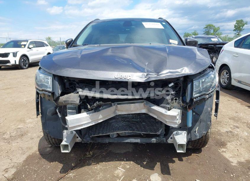 Photo 6 of 2018 Jeep Compass LATITUDE 4X4 (VIN 3C4NJDBB5JT355582)