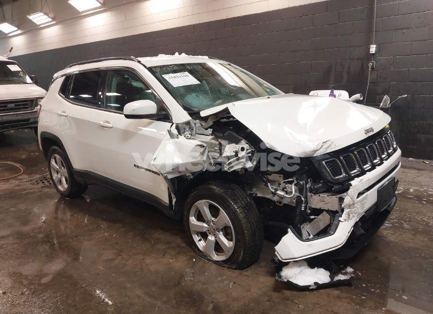 2018 Jeep Compass LATITUDE 4X4 (VIN 3C4NJDBB5JT493087) main photo