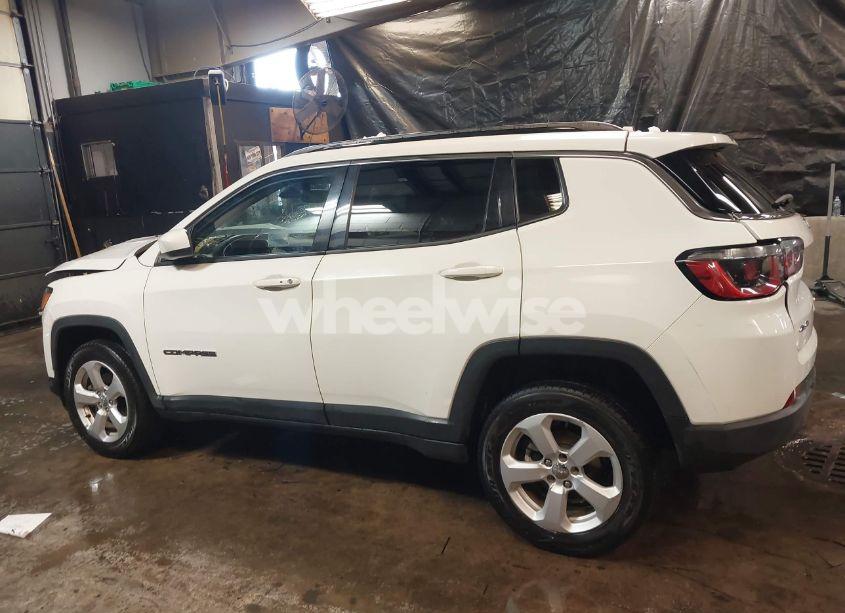 Photo 14 of 2018 Jeep Compass LATITUDE 4X4 (VIN 3C4NJDBB5JT493087)