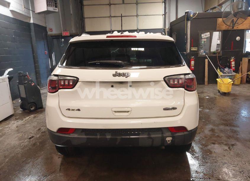 Photo 16 of 2018 Jeep Compass LATITUDE 4X4 (VIN 3C4NJDBB5JT493087)