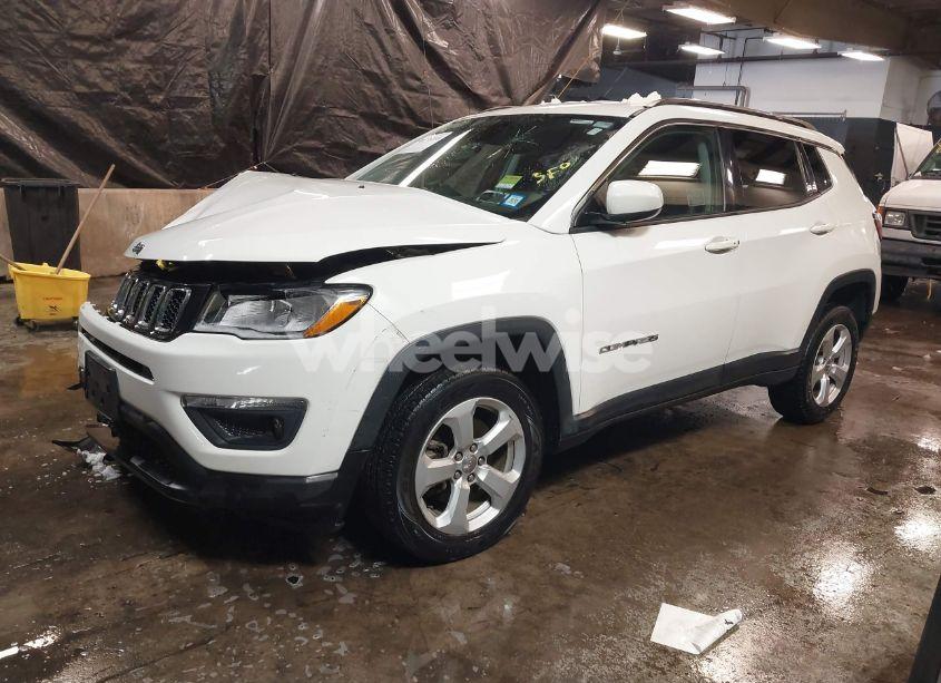 Photo 2 of 2018 Jeep Compass LATITUDE 4X4 (VIN 3C4NJDBB5JT493087)