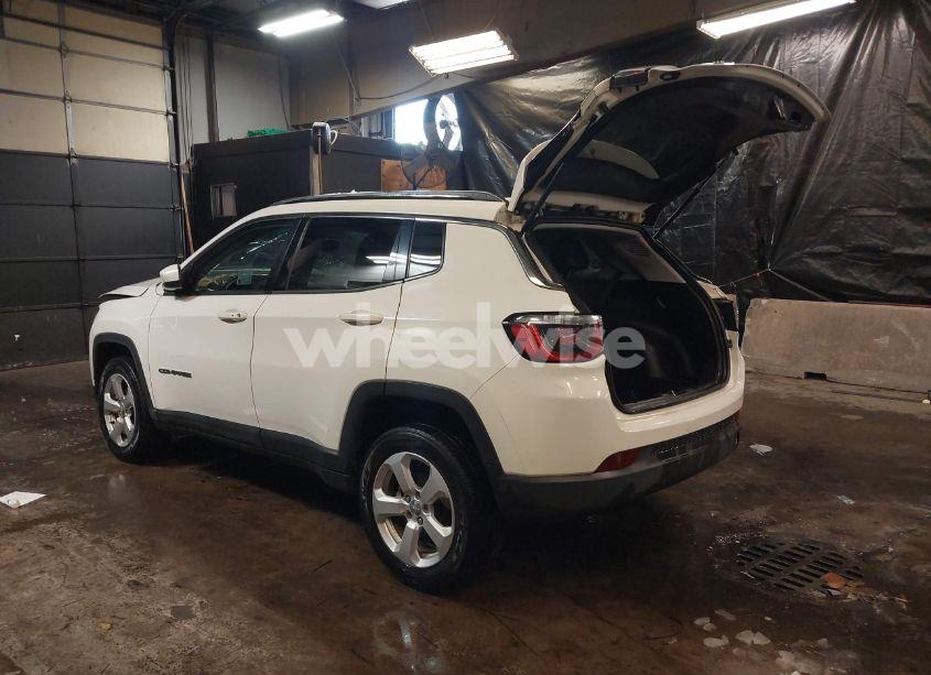 Photo 3 of 2018 Jeep Compass LATITUDE 4X4 (VIN 3C4NJDBB5JT493087)