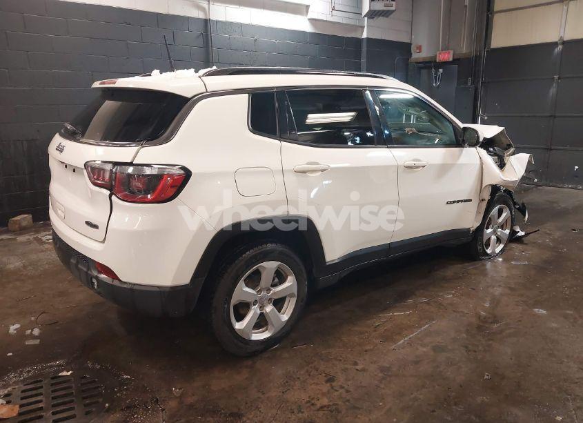 Photo 4 of 2018 Jeep Compass LATITUDE 4X4 (VIN 3C4NJDBB5JT493087)
