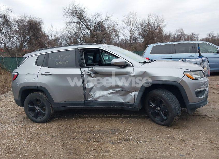 Photo 13 of 2019 Jeep Compass LATITUDE 4X4 (VIN 3C4NJDBB5KT650389)