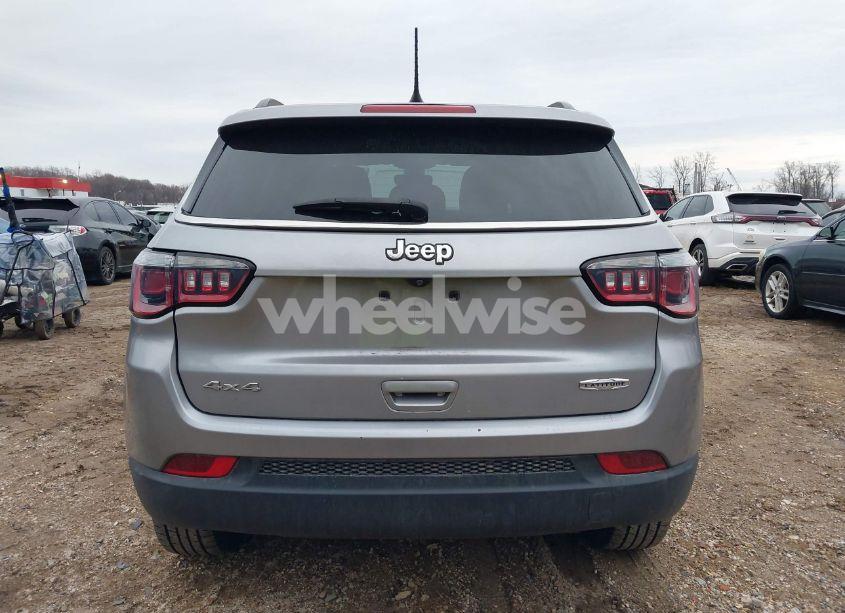 Photo 16 of 2019 Jeep Compass LATITUDE 4X4 (VIN 3C4NJDBB5KT650389)