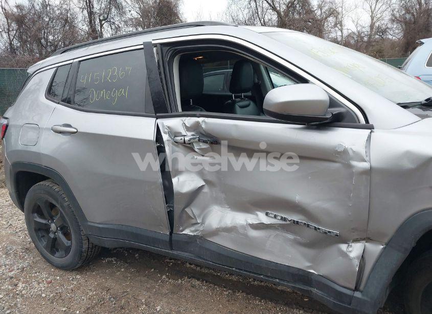 Photo 17 of 2019 Jeep Compass LATITUDE 4X4 (VIN 3C4NJDBB5KT650389)