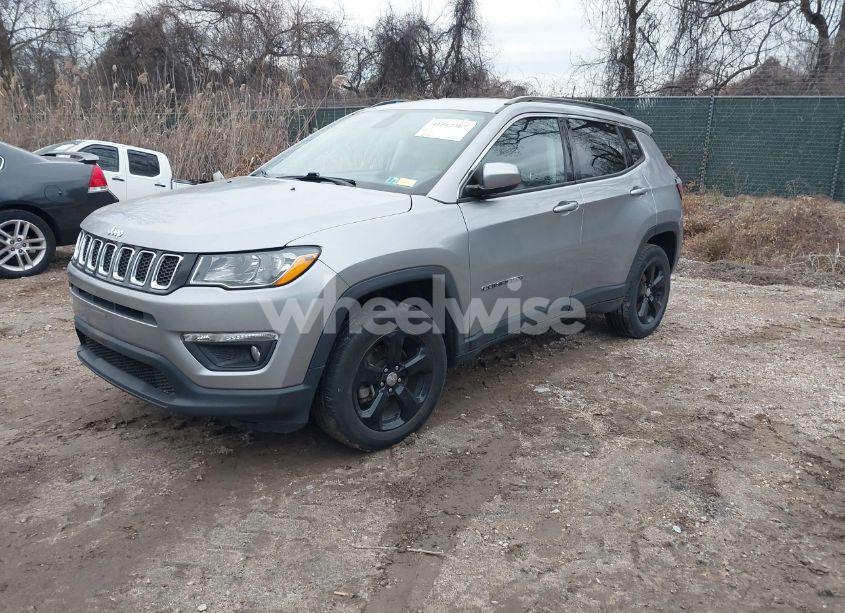 Photo 2 of 2019 Jeep Compass LATITUDE 4X4 (VIN 3C4NJDBB5KT650389)