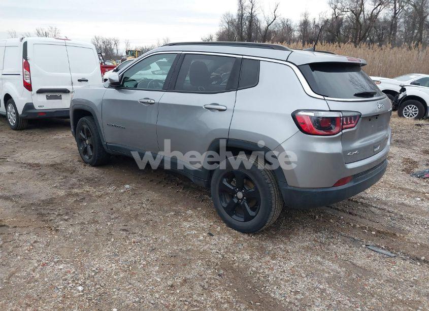 Photo 3 of 2019 Jeep Compass LATITUDE 4X4 (VIN 3C4NJDBB5KT650389)