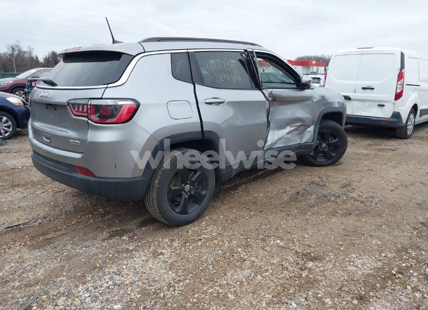 Photo 4 of 2019 Jeep Compass LATITUDE 4X4 (VIN 3C4NJDBB5KT650389)