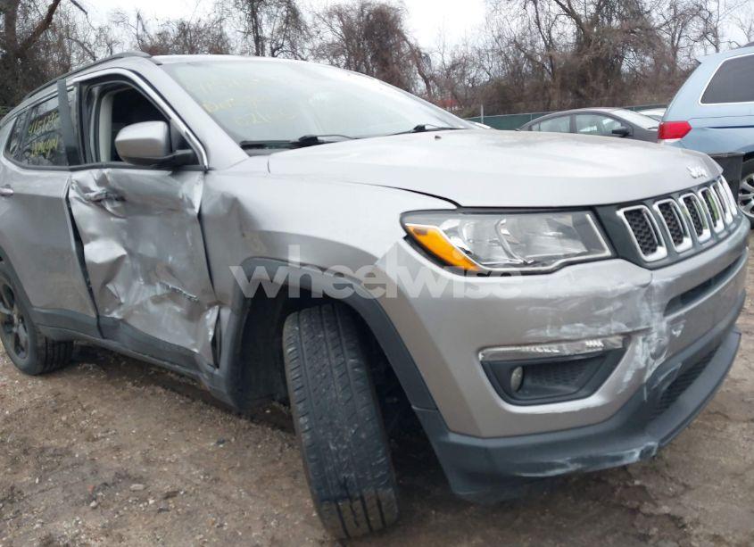 Photo 6 of 2019 Jeep Compass LATITUDE 4X4 (VIN 3C4NJDBB5KT650389)